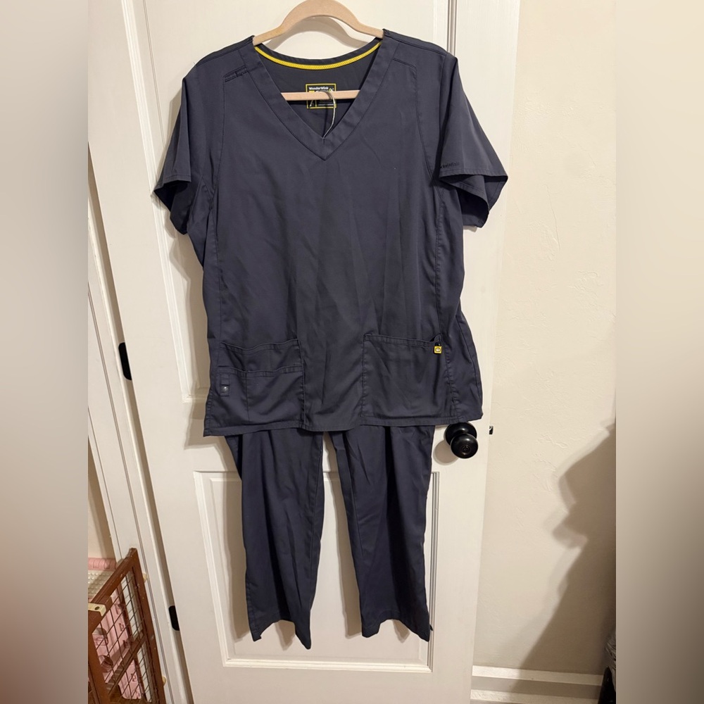 WonderWink Gray Scrub Set